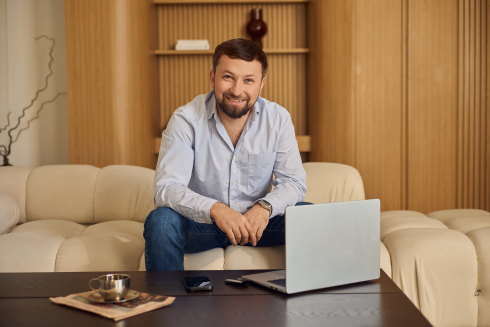 С чем носить джинсы мужчине